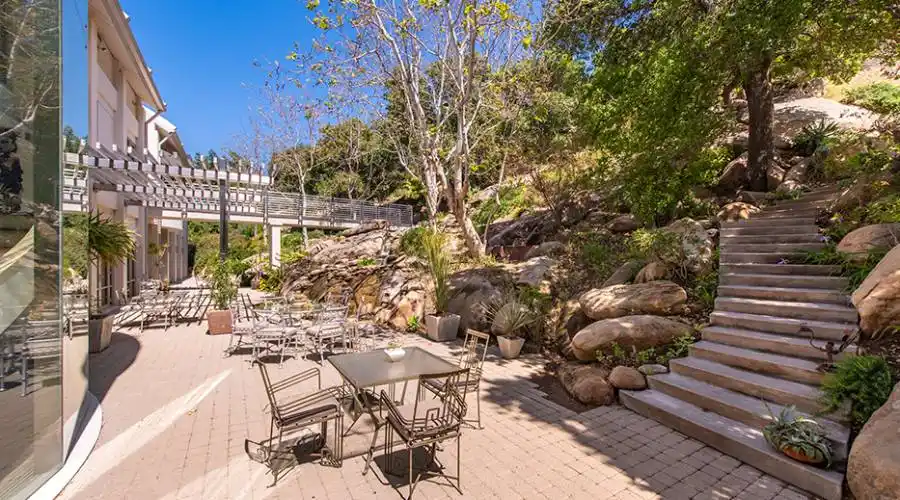 1073 Box Canyon Rd, SIMI VALLEY, California 93063, United States, 5 Bedrooms Bedrooms, 8 Rooms Rooms,9 BathroomsBathrooms,Residential,For Sale,Box Canyon,1310400