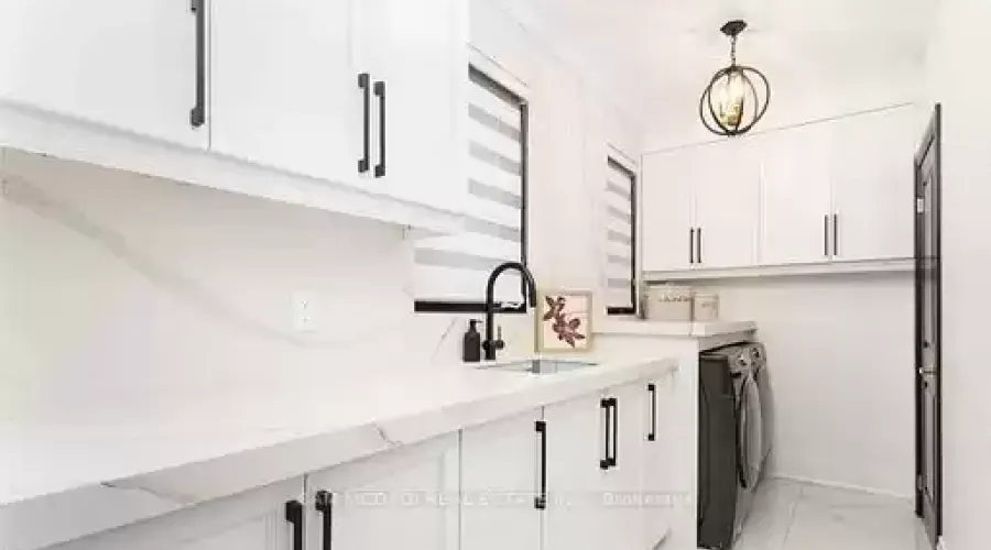 1540 Mississauga Rd, Mississauga, Ontario, L5H 2K1, Canada, 5 Bedrooms Bedrooms, ,6 BathroomsBathrooms,Residential,For Sale,1540 Mississauga Rd,1401519