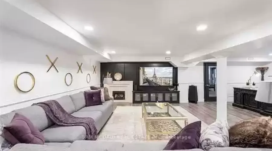 1540 Mississauga Rd, Mississauga, Ontario, L5H 2K1, Canada, 5 Bedrooms Bedrooms, ,6 BathroomsBathrooms,Residential,For Sale,1540 Mississauga Rd,1401519