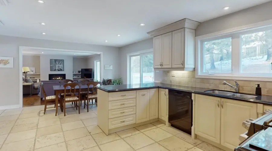 544 Woodland Acres Crescent, Vaughan, Ontario, Canada, 4 Bedrooms Bedrooms, ,3 BathroomsBathrooms,Residential,For Sale,Woodland Acres,1693773
