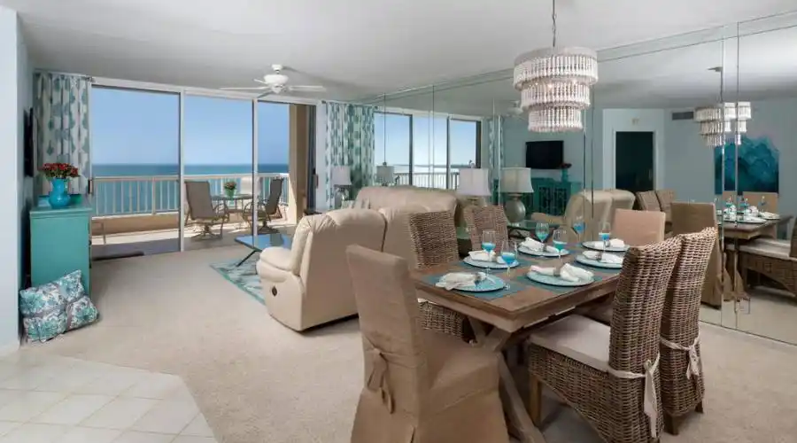 Living/Dining Area