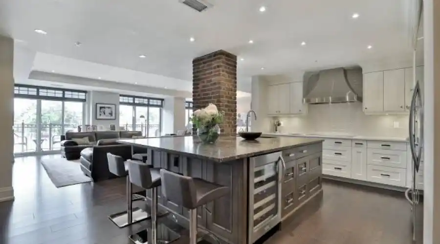 205 Lakeshore Rd West #308,Oakville,L6K 0H8,Canada,3 Bedrooms Bedrooms,5 Rooms Rooms,2 BathroomsBathrooms,Condo,Lakeshore Rd West #308,170974