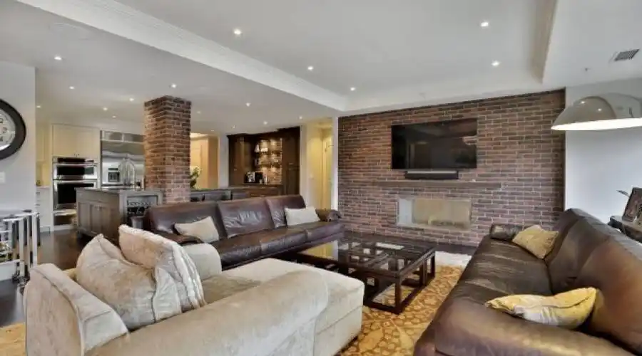 205 Lakeshore Rd West #308,Oakville,L6K 0H8,Canada,3 Bedrooms Bedrooms,5 Rooms Rooms,2 BathroomsBathrooms,Condo,Lakeshore Rd West #308,170974