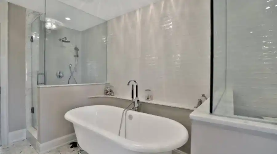 205 Lakeshore Rd West #308,Oakville,L6K 0H8,Canada,3 Bedrooms Bedrooms,5 Rooms Rooms,2 BathroomsBathrooms,Condo,Lakeshore Rd West #308,170974
