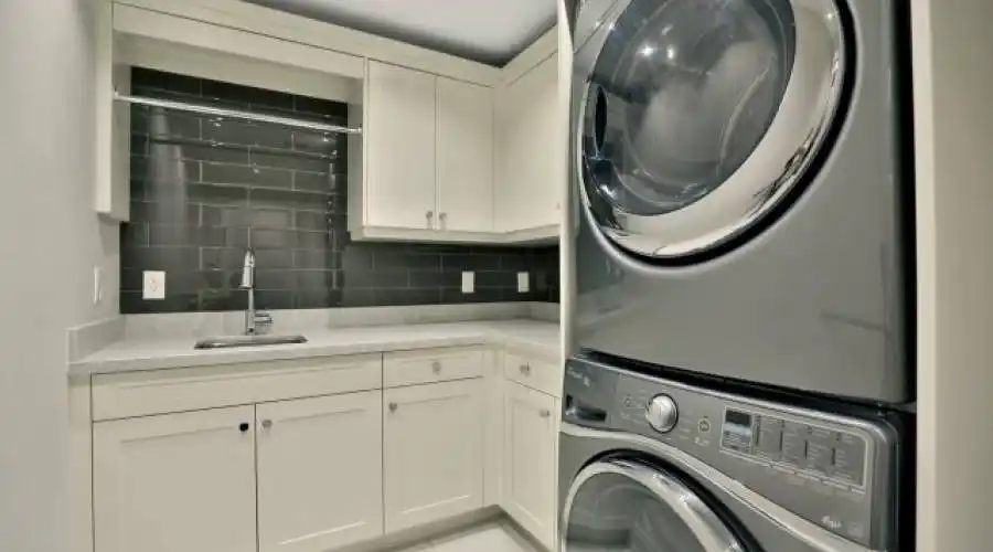 205 Lakeshore Rd West #308,Oakville,L6K 0H8,Canada,3 Bedrooms Bedrooms,5 Rooms Rooms,2 BathroomsBathrooms,Condo,Lakeshore Rd West #308,170974