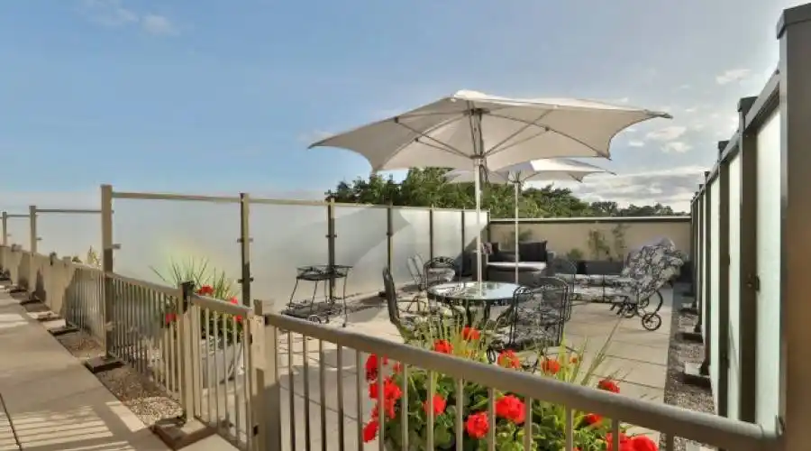 205 Lakeshore Rd West #308,Oakville,L6K 0H8,Canada,3 Bedrooms Bedrooms,5 Rooms Rooms,2 BathroomsBathrooms,Condo,Lakeshore Rd West #308,170974
