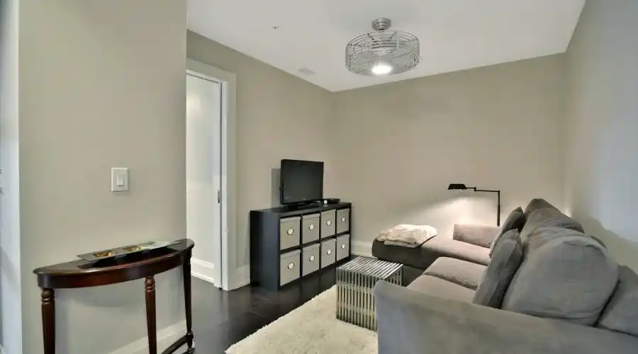 205 Lakeshore Rd West #308,Oakville,L6K 0H8,Canada,3 Bedrooms Bedrooms,5 Rooms Rooms,2 BathroomsBathrooms,Condo,Lakeshore Rd West #308,170974