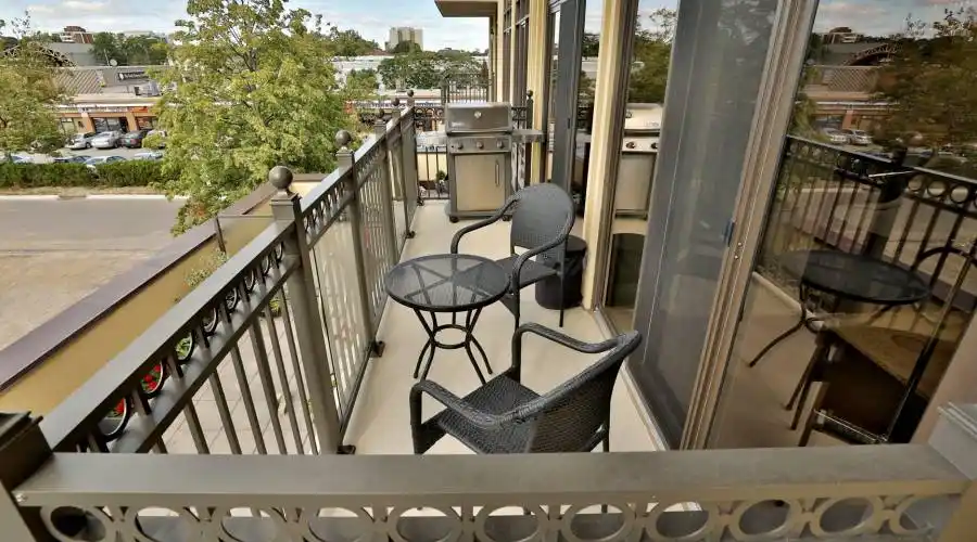 205 Lakeshore Rd West #308,Oakville,L6K 0H8,Canada,3 Bedrooms Bedrooms,5 Rooms Rooms,2 BathroomsBathrooms,Condo,Lakeshore Rd West #308,170974