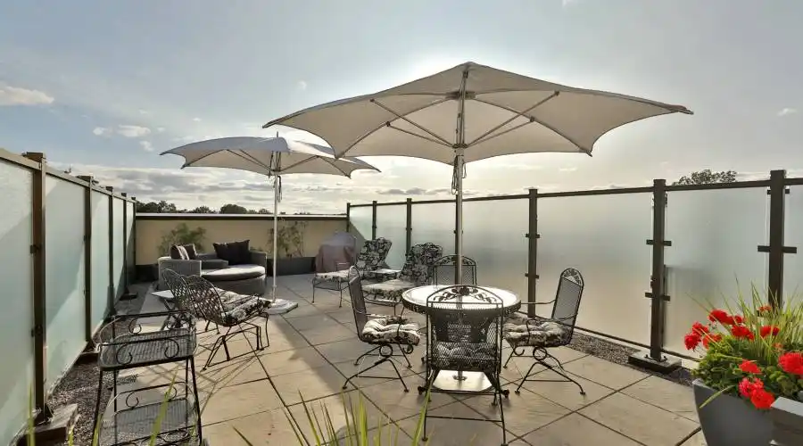 205 Lakeshore Rd West #308,Oakville,L6K 0H8,Canada,3 Bedrooms Bedrooms,5 Rooms Rooms,2 BathroomsBathrooms,Condo,Lakeshore Rd West #308,170974