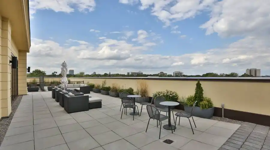 205 Lakeshore Rd West #308,Oakville,L6K 0H8,Canada,3 Bedrooms Bedrooms,5 Rooms Rooms,2 BathroomsBathrooms,Condo,Lakeshore Rd West #308,170974