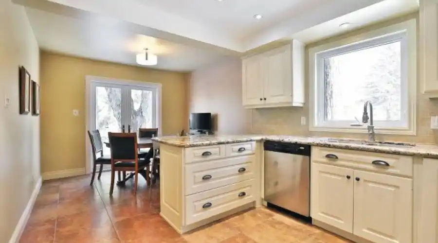 Kitchen Eating Area