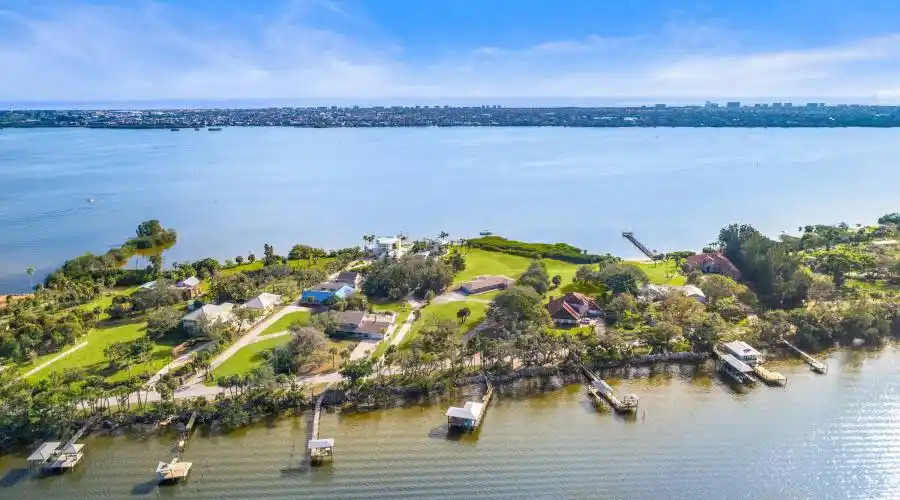 9100 S Tropical Trail,Merritt Island,Florida 32952,United States,4 Bedrooms Bedrooms,10 Rooms Rooms,2 BathroomsBathrooms,Residential,S Tropical Trail,173632