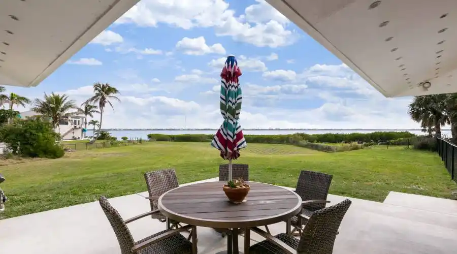 9100 S Tropical Trail,Merritt Island,Florida 32952,United States,4 Bedrooms Bedrooms,10 Rooms Rooms,2 BathroomsBathrooms,Residential,S Tropical Trail,173632