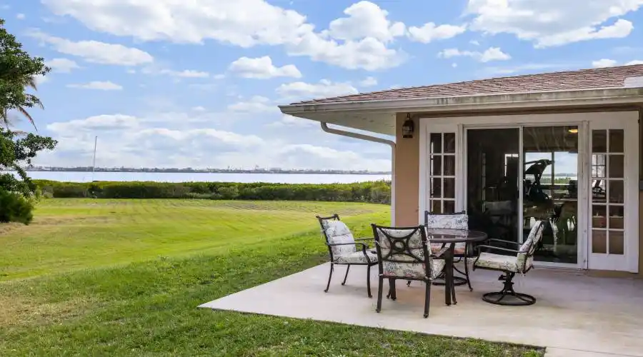 9100 S Tropical Trail,Merritt Island,Florida 32952,United States,4 Bedrooms Bedrooms,10 Rooms Rooms,2 BathroomsBathrooms,Residential,S Tropical Trail,173632