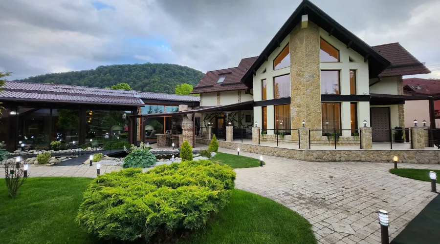 Strada Liviu Popovici 12 Bran, Comuna Bran, Romania, 5 Bedrooms Bedrooms, ,7 BathroomsBathrooms,Residential,For Sale,Strada Liviu Popovici 12 Bran,1820853