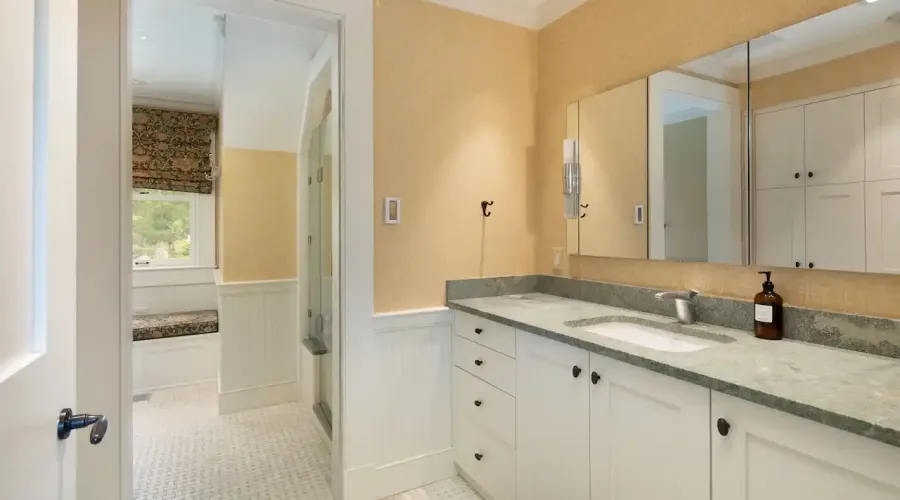 Address not available!, 12 Rooms Rooms,5 BathroomsBathrooms,Residential,For Sale,East,1850679