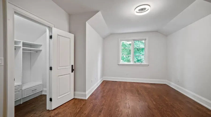 190 Maplewood Road, Mississauga, Ontario, L5G 2M6, Canada, 6 Bedrooms Bedrooms, ,6 BathroomsBathrooms,Residential,For Sale,Maplewood Road,1871837