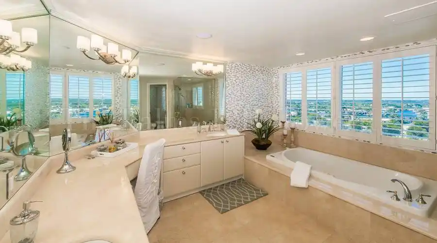 2100 N Ocean Blvd,Fort Lauderdale,Florida 33305,United States,3 Bedrooms Bedrooms,2 BathroomsBathrooms,Residential,184006