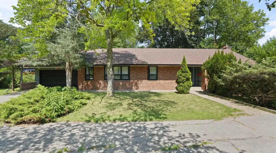415 Country Club Crescent 415 Country Club Crescent, Mississauga, Ontario, L5J 2P9, Canada, 3 Bedrooms Bedrooms, ,2 BathroomsBathrooms,Residential,For Sale,415 Country Club Crescent,1908176