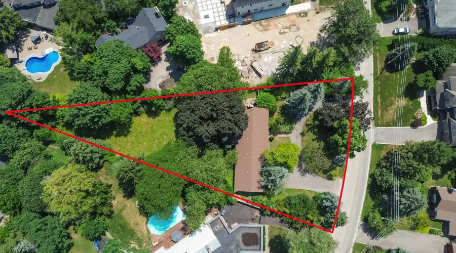 415 Country Club Crescent 415 Country Club Crescent, Mississauga, Ontario, L5J 2P9, Canada, 3 Bedrooms Bedrooms, ,2 BathroomsBathrooms,Residential,For Sale,415 Country Club Crescent,1908176