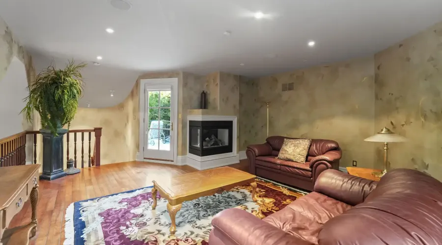 10140 Pineview Trail, Milton, Ontario, L0P 1B0, Canada, 3 Bedrooms Bedrooms, ,8 BathroomsBathrooms,Residential,For Sale,10140 Pineview Trail,1933911