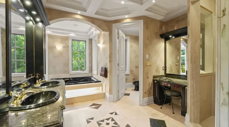 10140 Pineview Trail, Milton, Ontario, L0P 1B0, Canada, 3 Bedrooms Bedrooms, ,8 BathroomsBathrooms,Residential,For Sale,10140 Pineview Trail,1933911