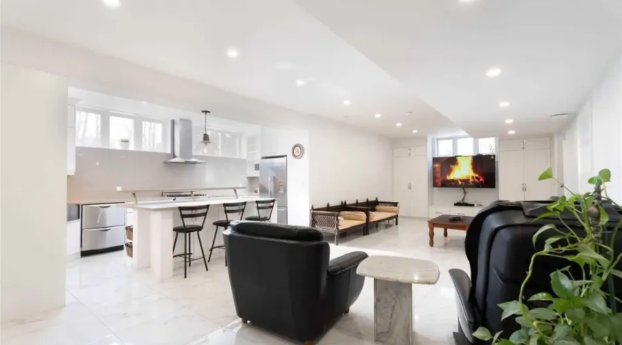 1138 Garden Road, Mississauga, Ontario, L5H 3J6, Canada, 5 Bedrooms Bedrooms, ,8 BathroomsBathrooms,Residential,For Sale,1138 Garden Road,2014971