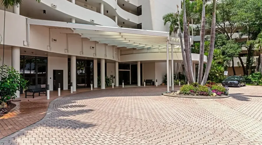 1255 N Gulfstream Ave, Sarasota, Florida, 34236, United States, 2 Bedrooms Bedrooms, 5 Rooms Rooms,2 BathroomsBathrooms,Residential,For Sale,Bay Plaza,Gulfstream ,11,2015485