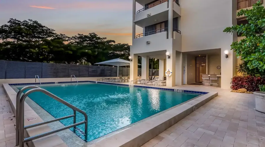 1255 N Gulfstream Ave, Sarasota, Florida, 34236, United States, 2 Bedrooms Bedrooms, 5 Rooms Rooms,2 BathroomsBathrooms,Residential,For Sale,Bay Plaza,Gulfstream ,11,2015485