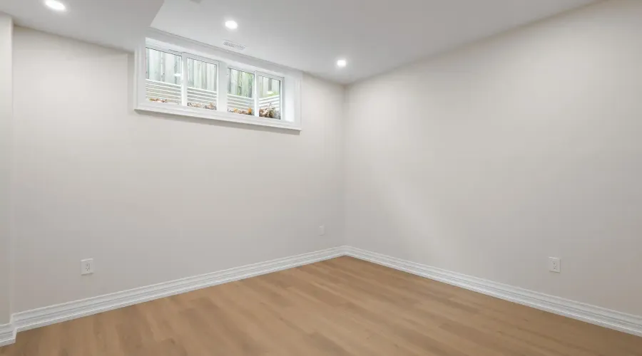 72 Oakes Drive, Mississauga, Ontario, L5G 3M1, Canada, 4 Bedrooms Bedrooms, ,6 BathroomsBathrooms,Residential,For Sale,2016426