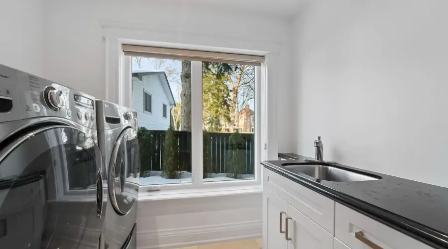 3168 Lakeshore Road W, Oakville, Ontario, L6L 1J6, Canada, 4 Bedrooms Bedrooms, ,6 BathroomsBathrooms,Residential,For Sale,3168 Lakeshore Road W,2023452