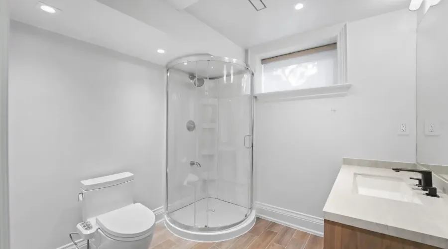 3168 Lakeshore Road W, Oakville, Ontario, L6L 1J6, Canada, 4 Bedrooms Bedrooms, ,6 BathroomsBathrooms,Residential,For Sale,3168 Lakeshore Road W,2023452