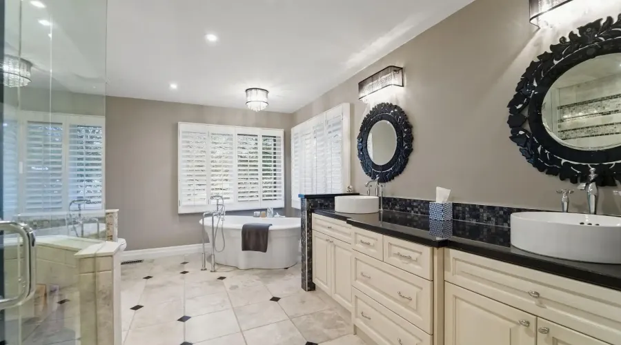 495 Meadow Wood Road, Mississauga, Ontario, L5J 2S4, Canada, 4 Bedrooms Bedrooms, ,6 BathroomsBathrooms,Residential,For Sale,495 Meadow Wood Road,2044200