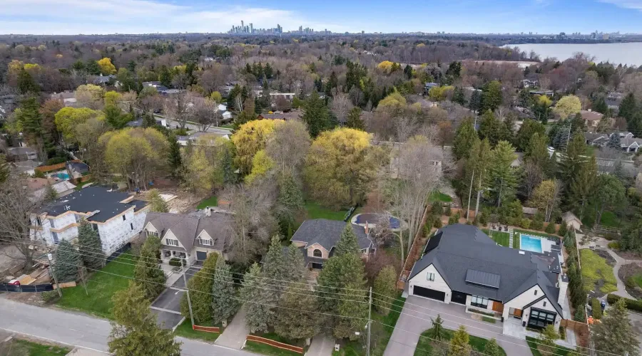 495 Meadow Wood Road, Mississauga, Ontario, L5J 2S4, Canada, 4 Bedrooms Bedrooms, ,6 BathroomsBathrooms,Residential,For Sale,495 Meadow Wood Road,2044200