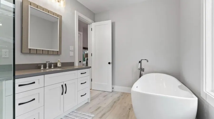 3047 Grenville Drive, Mississauga, Ontario, L5A 2P6, Canada, 4 Bedrooms Bedrooms, ,7 BathroomsBathrooms,Residential,For Sale,3047 Grenville Drive,2044201