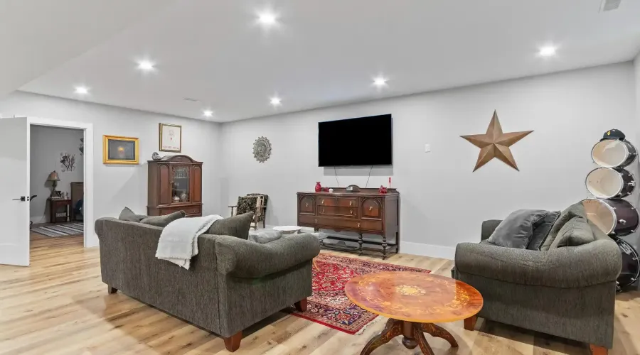3047 Grenville Drive, Mississauga, Ontario, L5A 2P6, Canada, 4 Bedrooms Bedrooms, ,7 BathroomsBathrooms,Residential,For Sale,3047 Grenville Drive,2044201