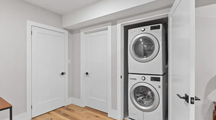 3047 Grenville Drive, Mississauga, Ontario, L5A 2P6, Canada, 4 Bedrooms Bedrooms, ,7 BathroomsBathrooms,Residential,For Sale,3047 Grenville Drive,2044201