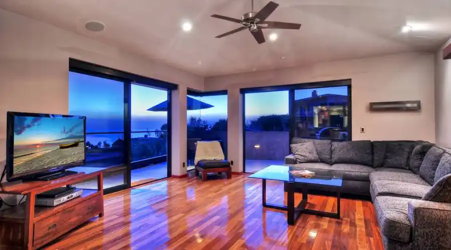 283 Upland,Laguna Beach,California 92651,United States,3 Bedrooms Bedrooms,5 Rooms Rooms,2 BathroomsBathrooms,Residential,Upland,215327