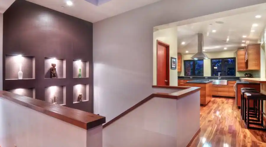 283 Upland,Laguna Beach,California 92651,United States,3 Bedrooms Bedrooms,5 Rooms Rooms,2 BathroomsBathrooms,Residential,Upland,215327