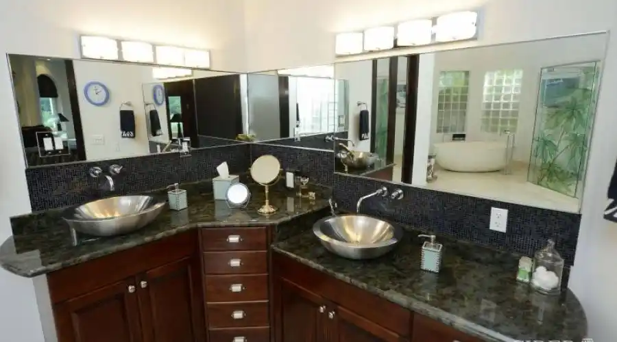 Mallard Drive,Grand Cayman,Cayman Islands,5 Bedrooms Bedrooms,5.5 BathroomsBathrooms,Residential,Mallard Drive,236256