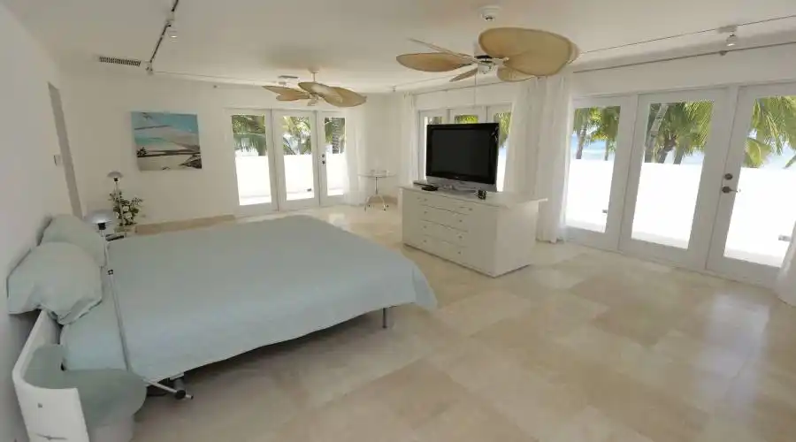 274 Old Prospect Road,Cayman Islands,6 Bedrooms Bedrooms,5 BathroomsBathrooms,Waterfront,Old Prospect Road,241699