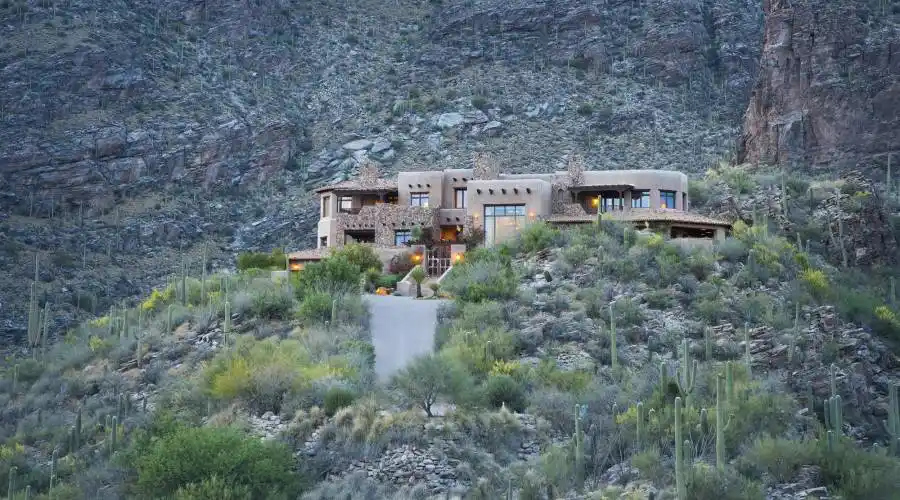 6799 N Rattlesnake Canyon Road,Tucson,Arizona 85750,United States,5 Bedrooms Bedrooms,7 BathroomsBathrooms,Residential,N Rattlesnake Canyon Road,246133