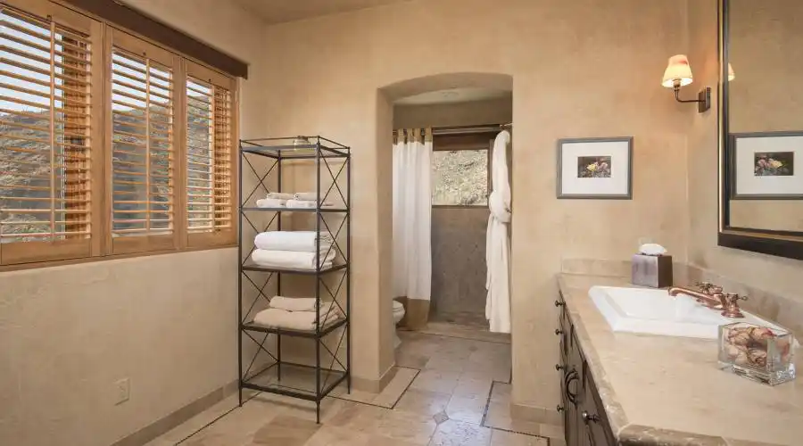 6799 N Rattlesnake Canyon Road,Tucson,Arizona 85750,United States,5 Bedrooms Bedrooms,7 BathroomsBathrooms,Residential,N Rattlesnake Canyon Road,246133