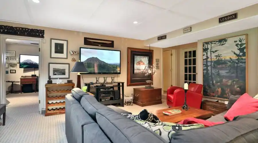 306 Lakeshore Road West,Oakville,L6K 1G1,Canada,4 Bedrooms Bedrooms,16 Rooms Rooms,4 BathroomsBathrooms,Residential,Lakeshore Road West,250627